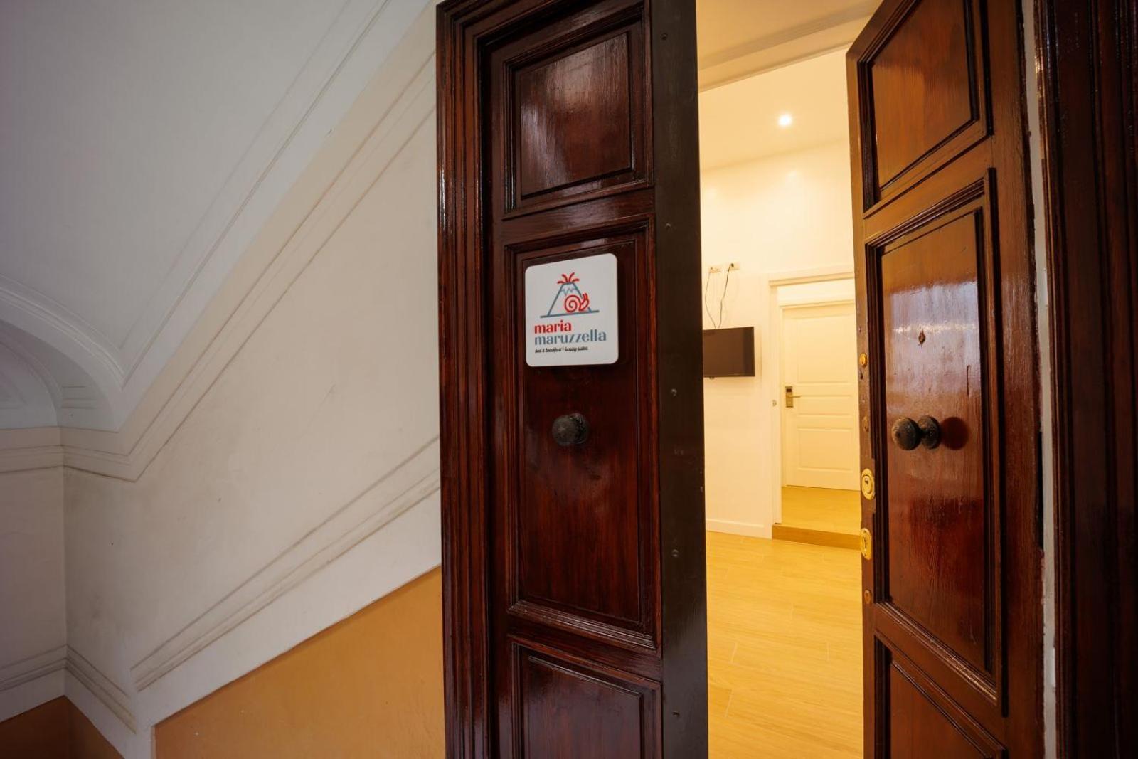 Maria Maruzzella B&B Luxury Suites Napoli Esterno foto
